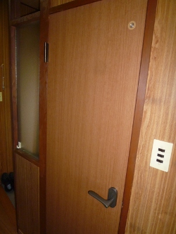 3018