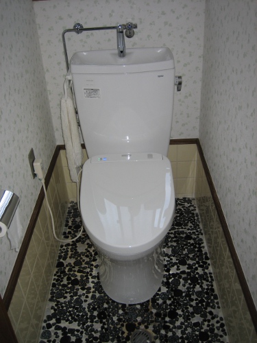 4563